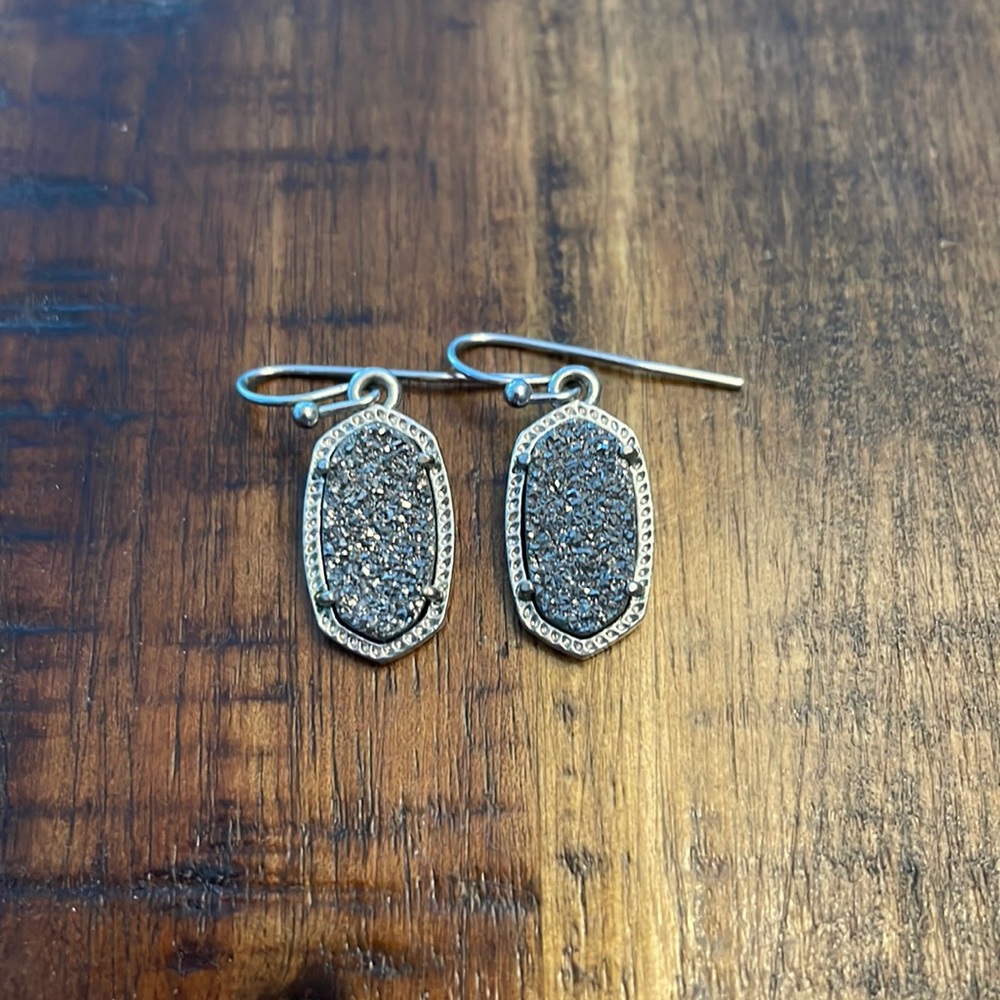 KENDRA SCOTT SMALL DROP EARRINGS - IRIDESCENT DRUSY
